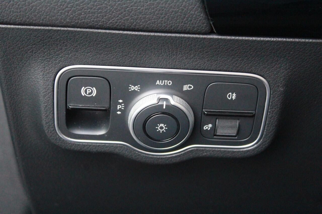 Mercedes-Benz EQA 300 4MATIC AMG Line | Pano | Distronic | Memory |