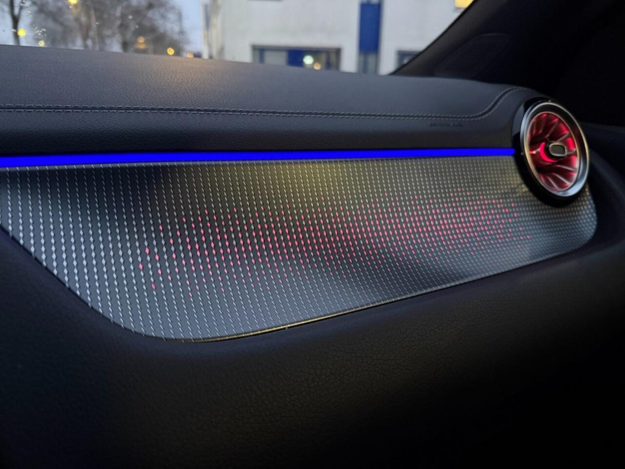 Mercedes-Benz EQA 250 e Luxury met zomer 19 inch en winterset 18 inch 38000km