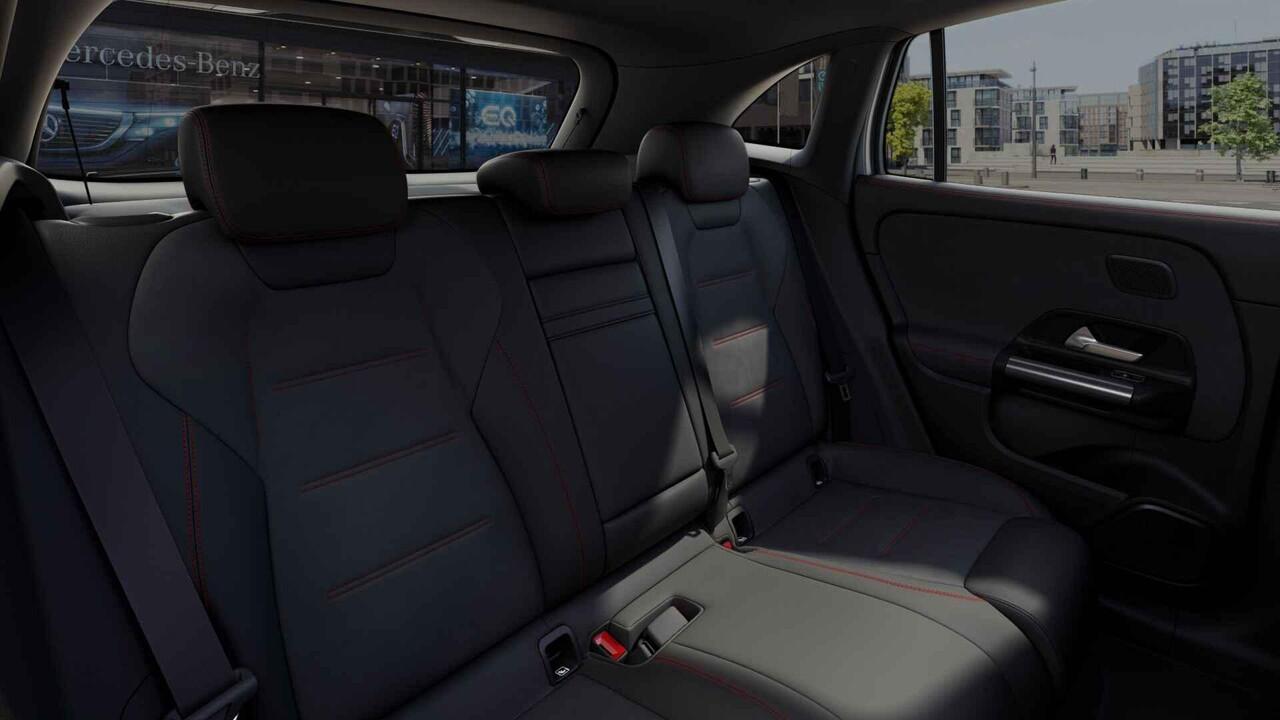 Mercedes-Benz EQA 250+ AMG Line 71 kWh | Premium pakket | Panoramadak | Advanced Audio | Stoelverwarming |