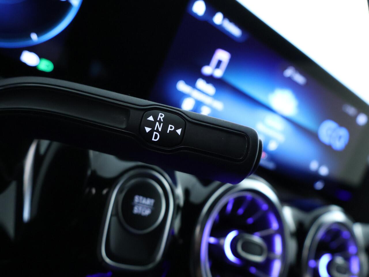 Mercedes-Benz EQA 300 4MATIC Luxury Line 67 kWh | Progressive | Led koplampen | Easy-Pack Achterklep | Spiegel Pakket | MBUX Augmented Reality | Inclusief 48 maanden MB Certified garantie voor Europa.