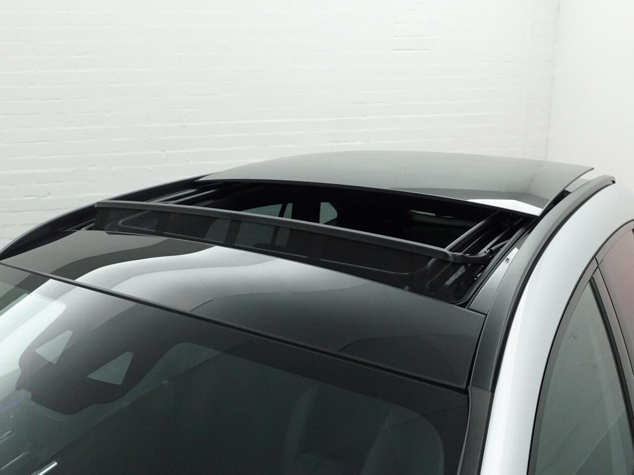 Mercedes-Benz EQA 250 AMG Edition 1 67 kWh Aut- Head Up, Memory Seats, 360 Camera, Panoramadak, Alcantara Interieur Afwerking, Sfeerverlichting