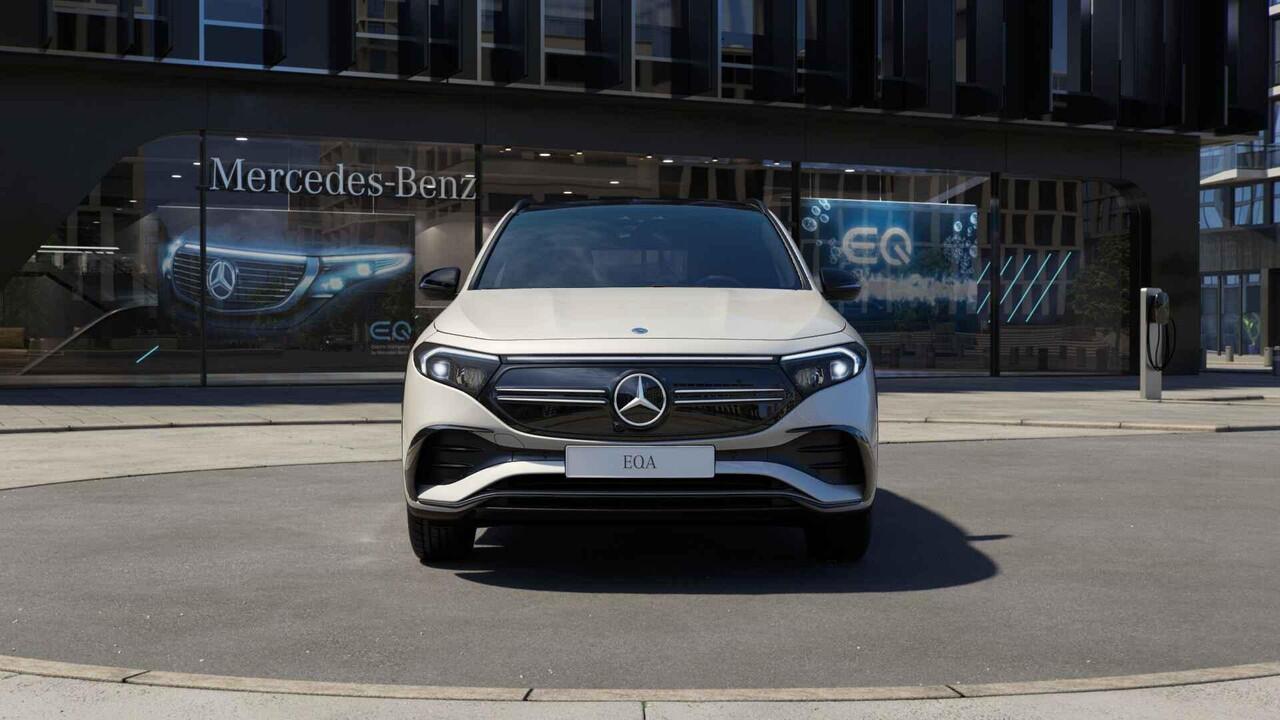Mercedes-Benz EQA 250+ AMG Night 71 kWh | Panoramadak | Premium pakket | Advanced audio | Keyless-Go | Draadloos telefoon laden |