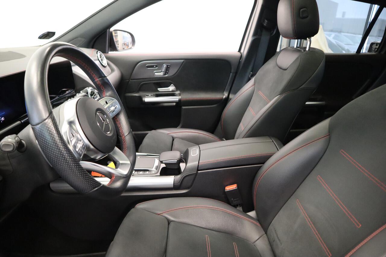 Mercedes-Benz EQA 300 4MATIC Business Solution AMG 67 kWh ACC Panoramadak Blindspot 24 maanden garantie mogelijk (*vraag naar de voorwaarden)