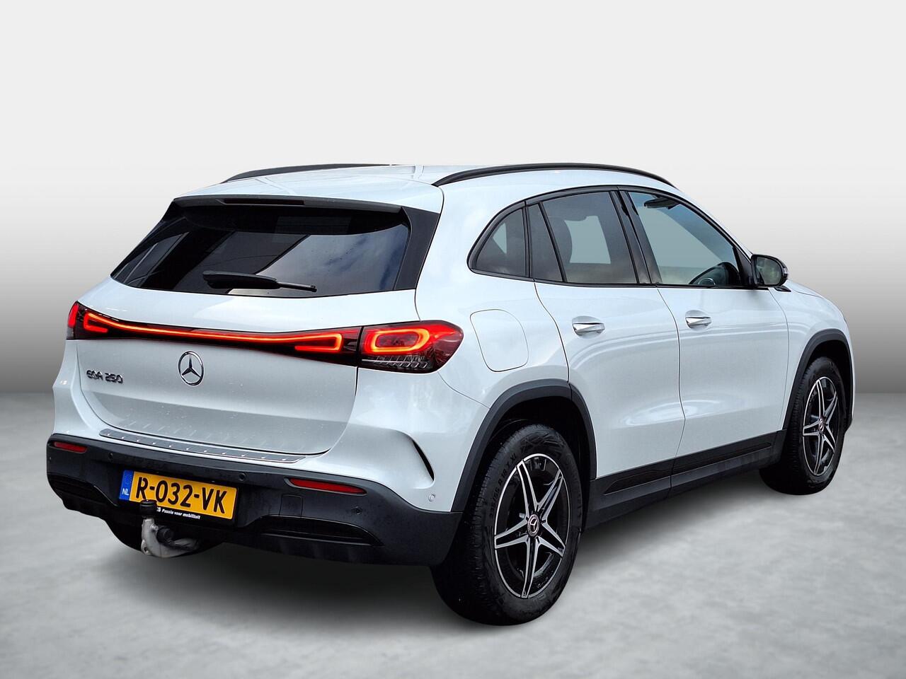 Mercedes-Benz EQA 250 AMG Line | Trekhaak | Night pakket | Keyless-GO | Achteruitrijcamera | Sfeerverlichting | Elektrische achterklep