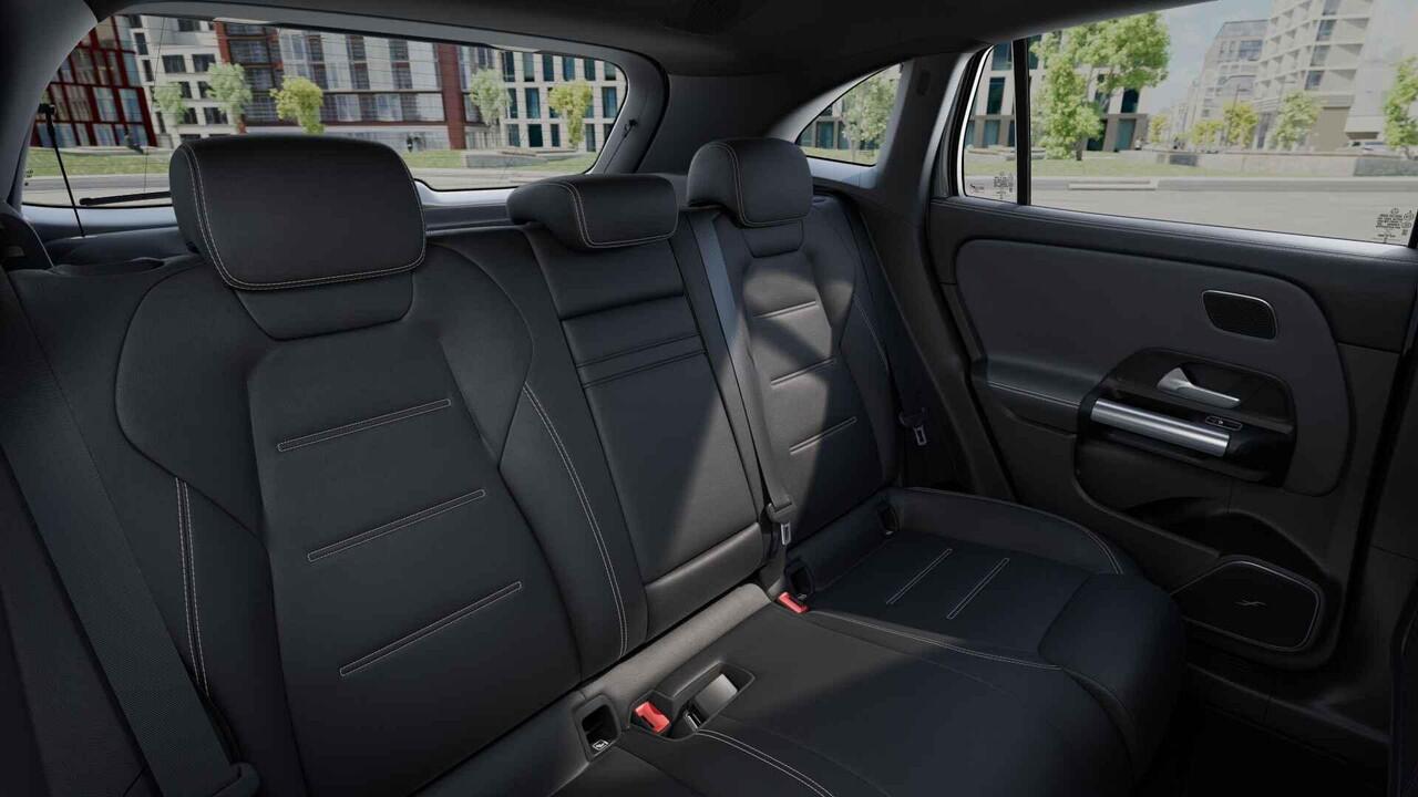 Mercedes-Benz EQA 250+ Business Solution AMG 71 kWh | Panoramaschuifdak | Leder | Dodehoekassistent | Head-up | Burmester | Winterpakket |