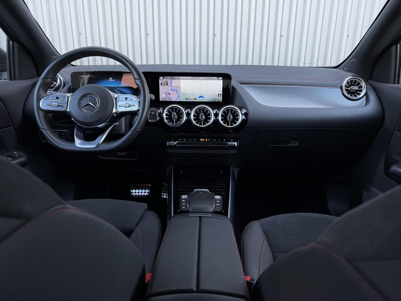 Mercedes-Benz EQA 300 4MATIC AMG Line 71 kWh AMB-LIGHT|CAMERA