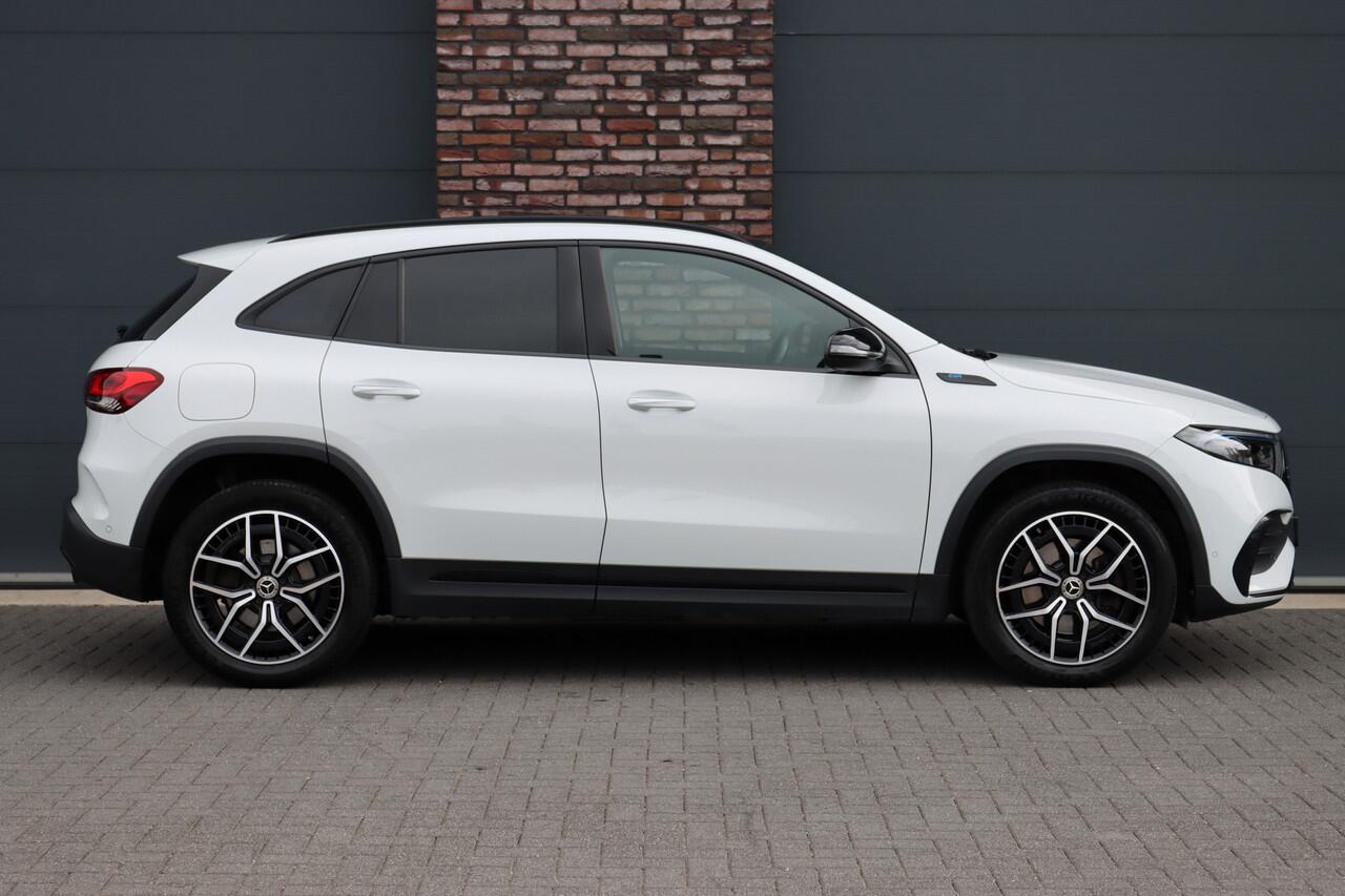 Mercedes-Benz EQA 250 AMG Line 67 kWh | Panoramadak | Widescreen | Sfeerverlichting | Nightpakket | Keyless Go | Apple Carplay | Advanced Sound System | Stoelverwarming |