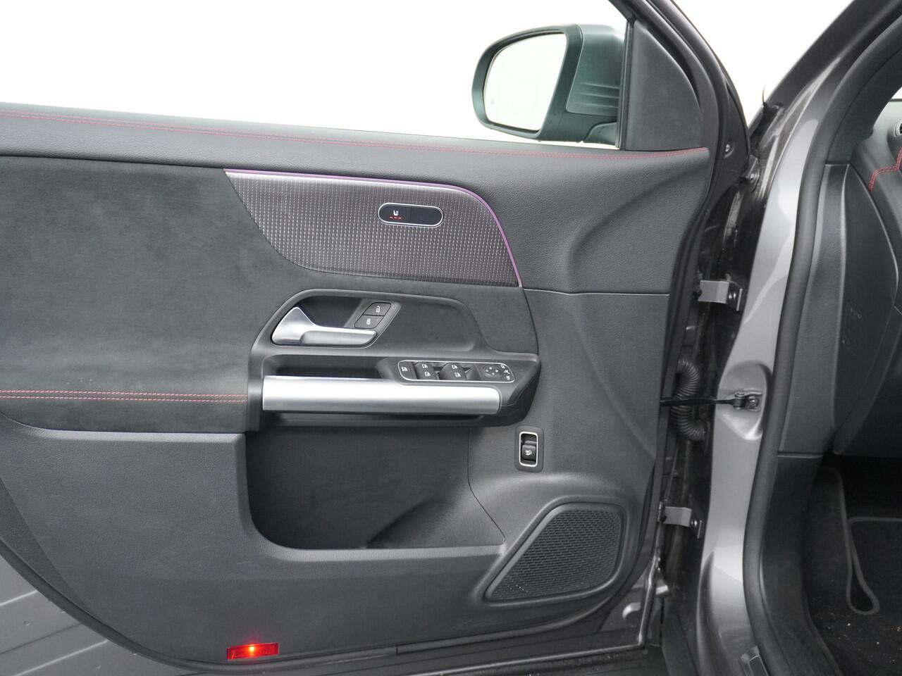 Mercedes-Benz EQA 300 4MATIC AMG Line | Camera Sfeerverlichting