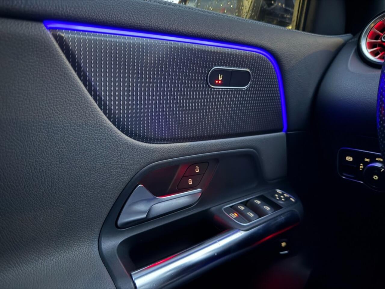 Mercedes-Benz EQA 250 e Luxury met zomer 19 inch en winterset 18 inch 38000km