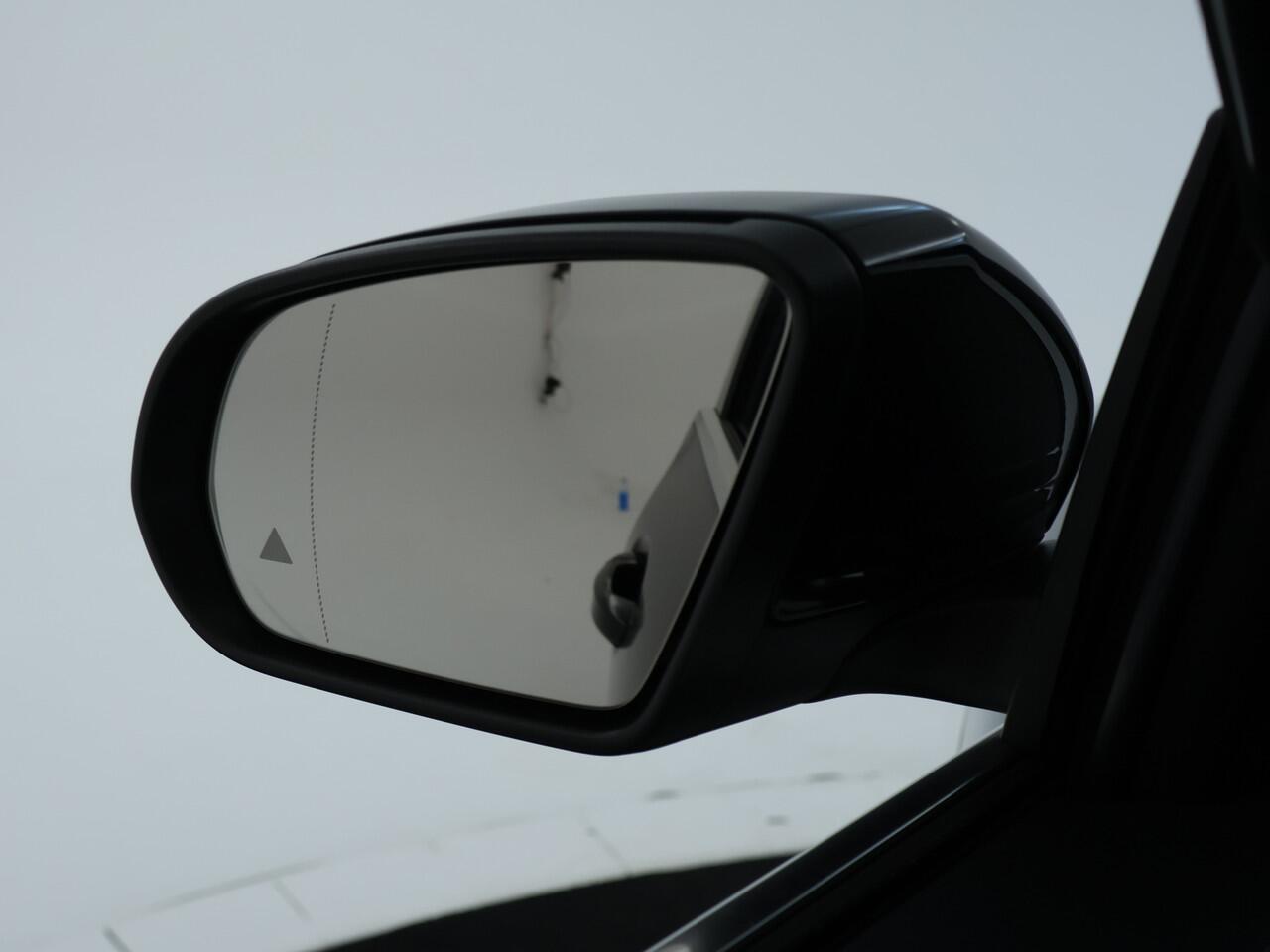 Mercedes-Benz EQA 300 4MATIC Luxury Line 67 kWh | Progressive | Led koplampen | Easy-Pack Achterklep | Spiegel Pakket | MBUX Augmented Reality | Inclusief 48 maanden MB Certified garantie voor Europa.