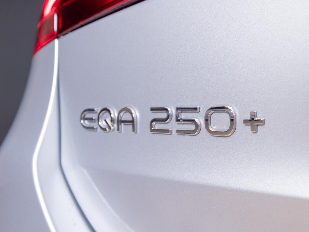 Mercedes-Benz EQA 250+ Business Line LIMITED 71 kWh Panorama dak