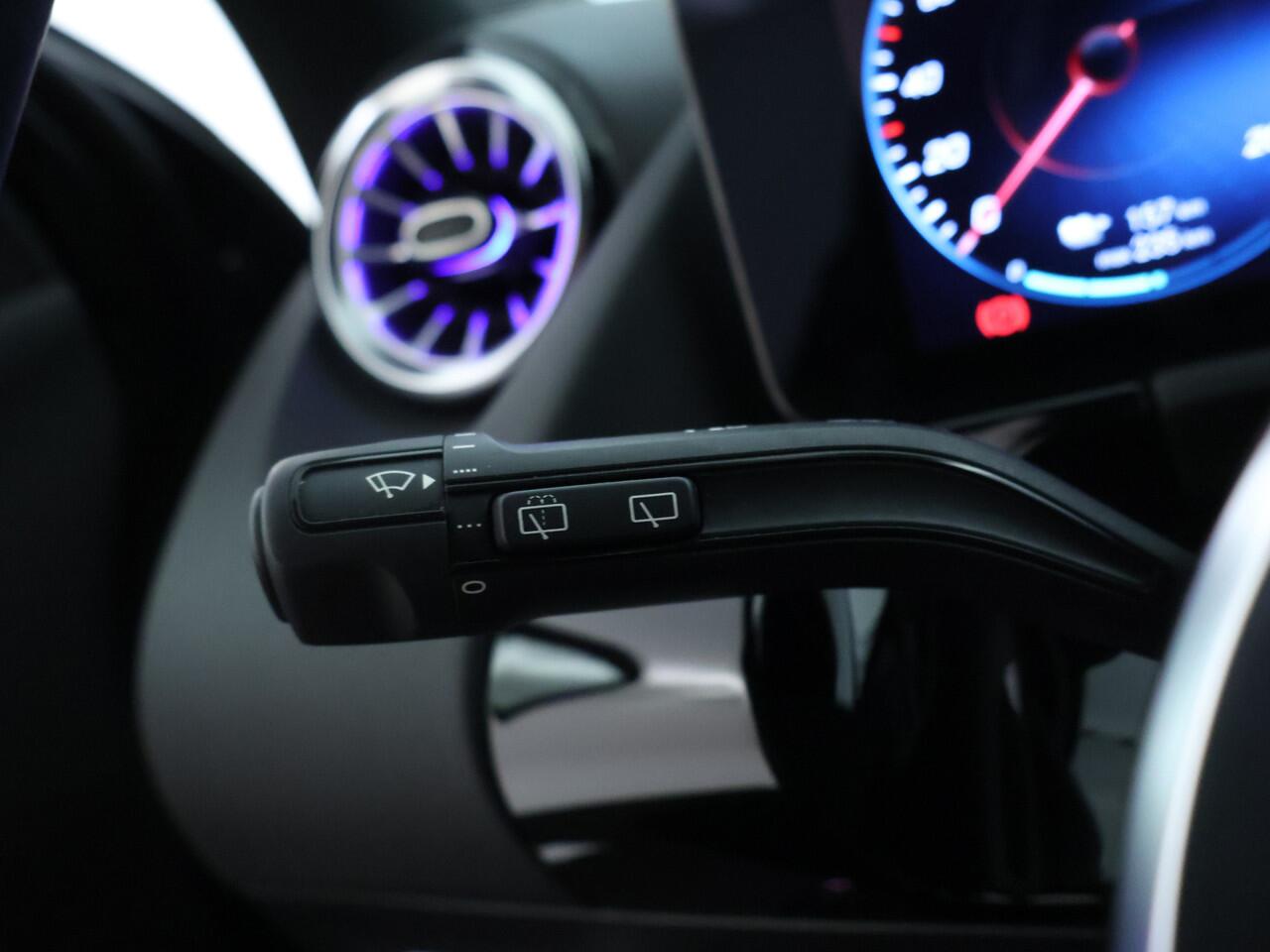 Mercedes-Benz EQA 300 4MATIC Luxury Line 67 kWh | Progressive | Led koplampen | Easy-Pack Achterklep | Spiegel Pakket | MBUX Augmented Reality | Inclusief 48 maanden MB Certified garantie voor Europa.