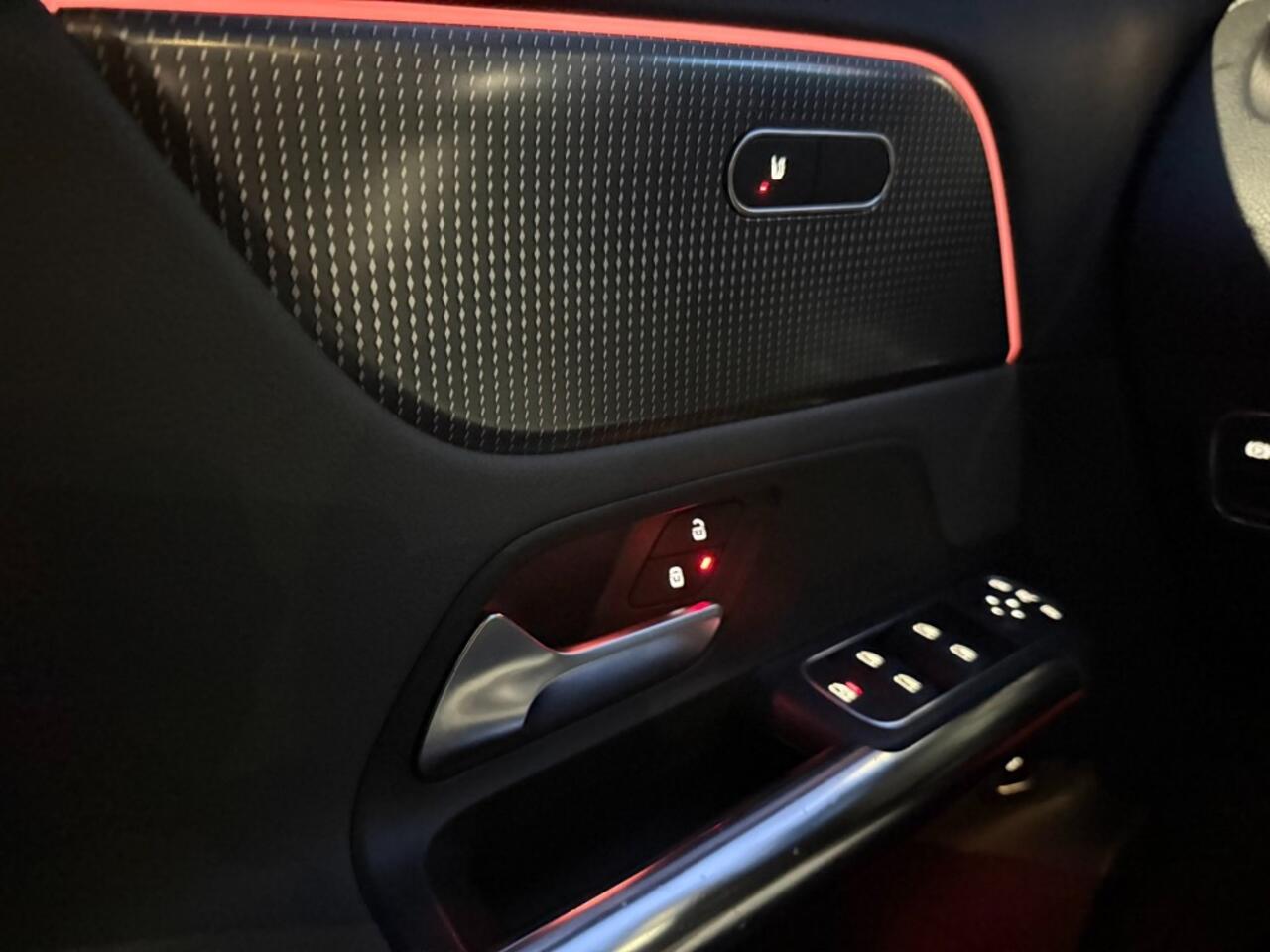 Mercedes-Benz EQA 250 e Luxury met zomer 19 inch en winterset 18 inch 38000km