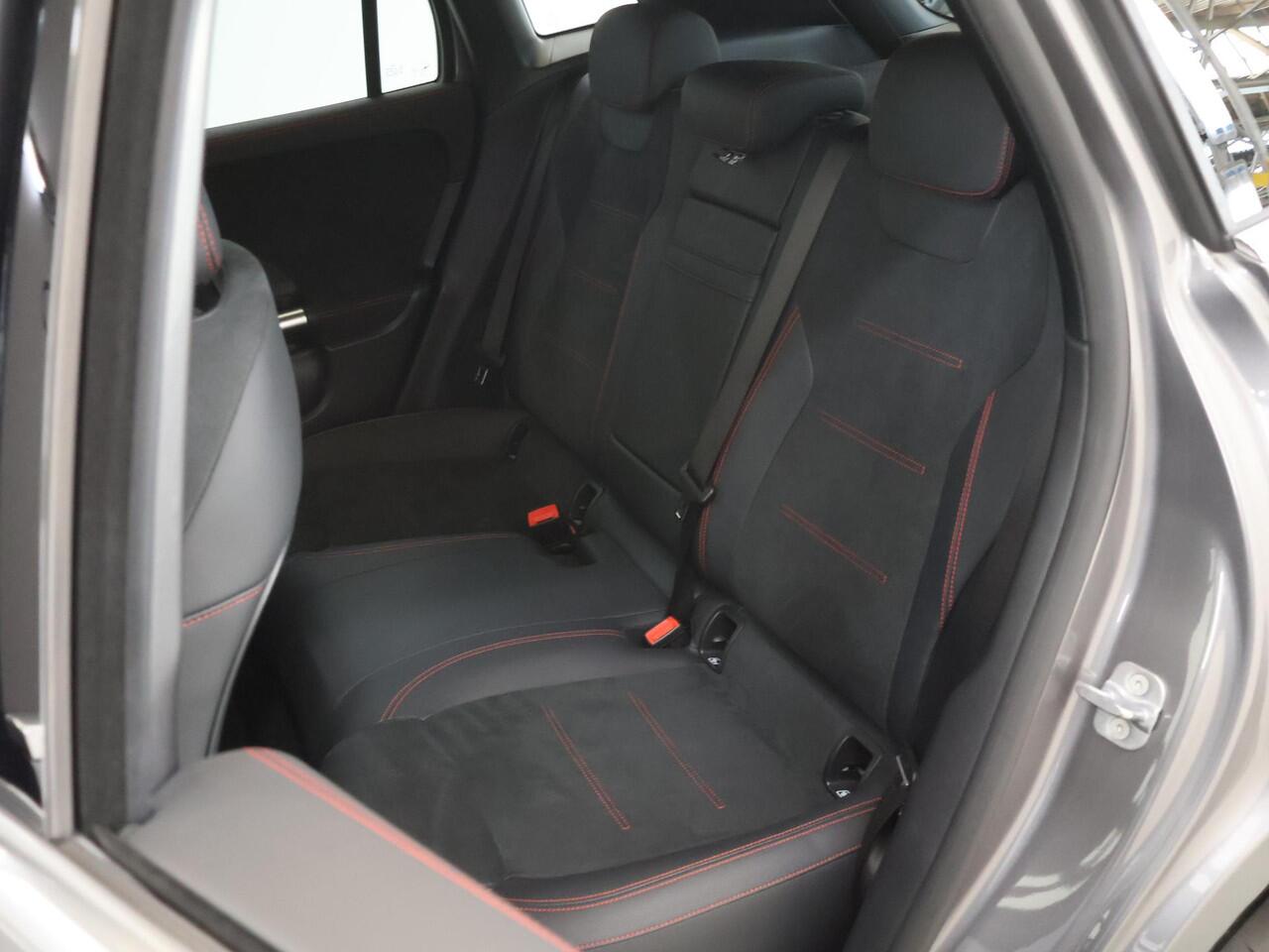 Mercedes-Benz EQA 250 Sport Edition 67 kWh | AMG | 19" lichtmetalen velgen | Stoelverwarming | Sfeerverlichting | Keyless |