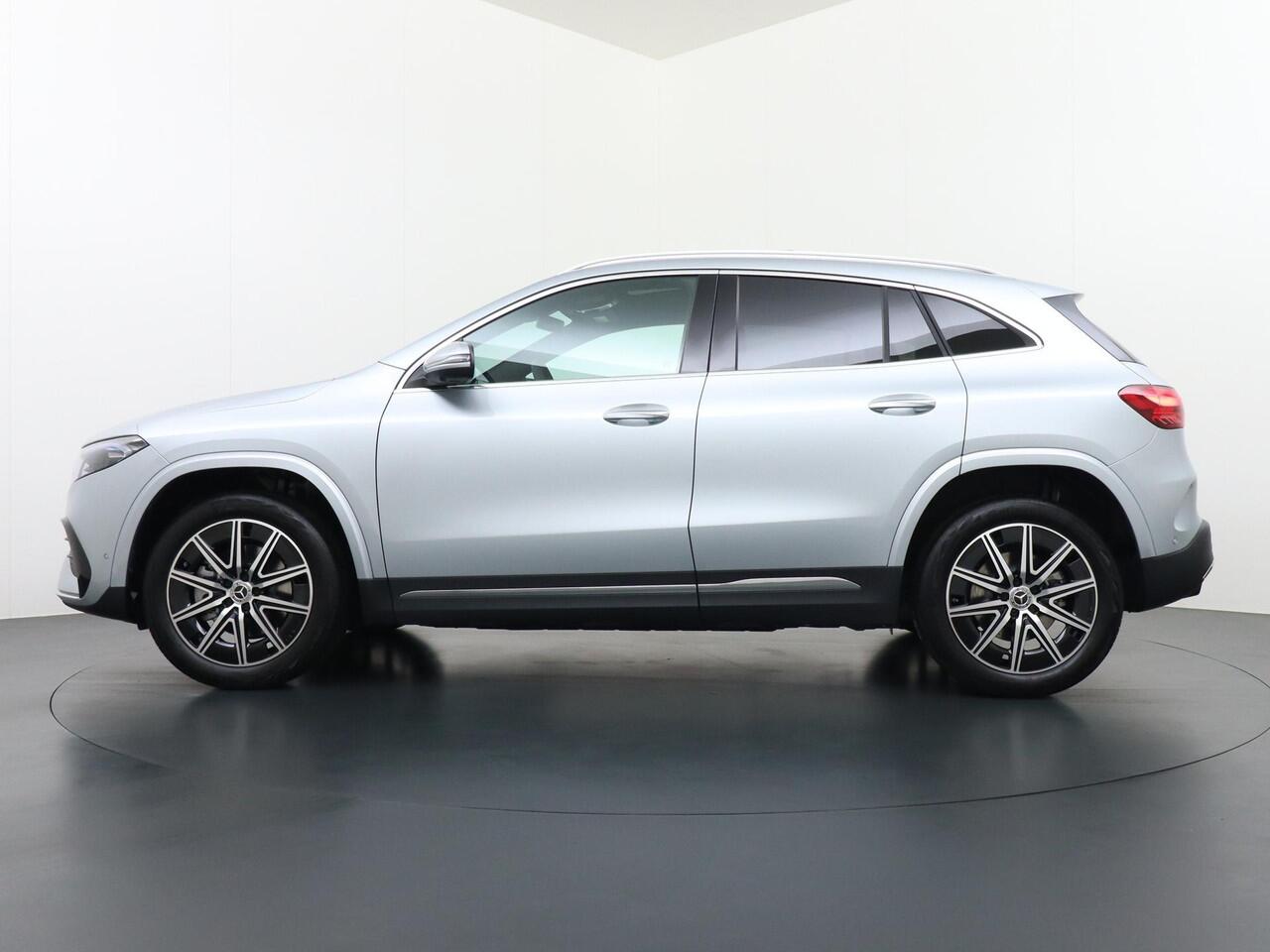 Mercedes-Benz EQA 250+ Business Solution AMG 71 kWh Accu | Panorama - Schuifdak | 360° Camera | Head-Up Display | Burmester Surround Sound | Apple Carplay & Android Auto | DAB+ Radio | 19" Lichtmetalen AMG Velgen