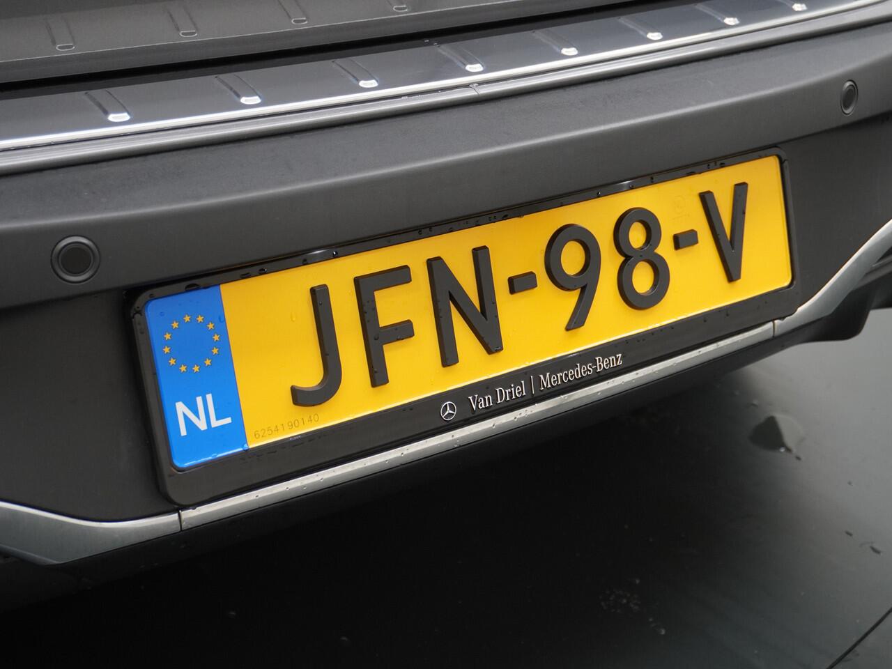 Mercedes-Benz EQA 300 4MATIC AMG Line | Camera Sfeerverlichting