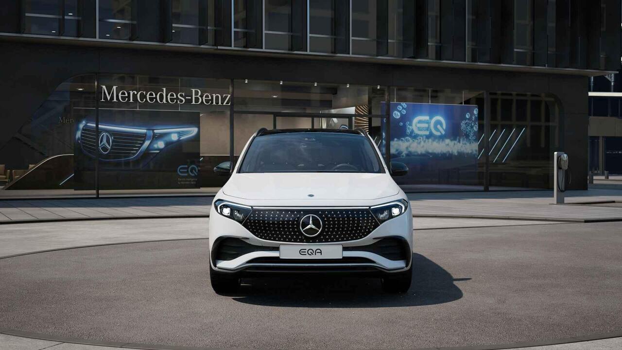 Mercedes-Benz EQA 250+ Business Solution AMG 71 kWh | Panoramaschuifdak | Leder | Head-up | Burmester | Winterpakket | Trekhaak |