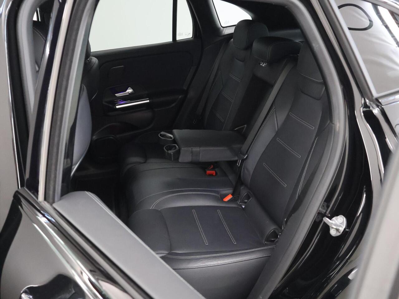 Mercedes-Benz EQA 300 4MATIC Luxury Line 67 kWh | Panoramadak | AMG | Rijassistentiepakket | 360 graden camera | Stoelverwarming |