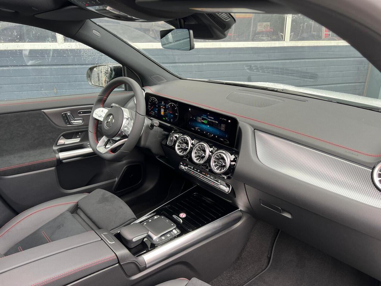 Mercedes-Benz EQA 250+ Business Edition | AMG | Nightpakket | Business Plus | Panoramadak | 360° Camera | Sfeerverlichting | Memorystoelen Verwarmd | Apple & Android Carplay