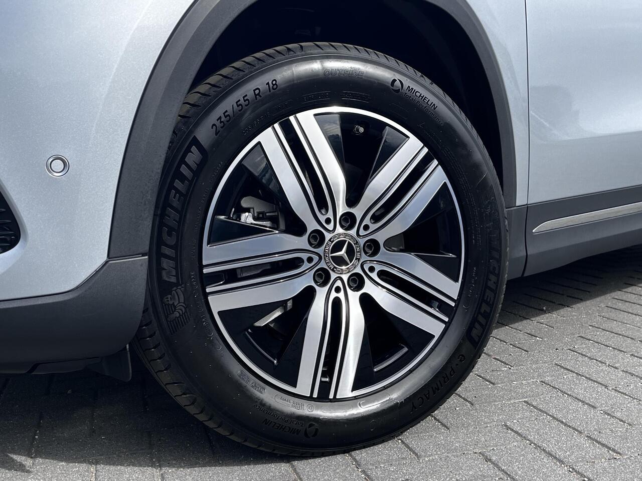 Mercedes-Benz EQA 250+ Luxury Line | Panoramadak | Trekhaak | Beige Interieur | Elektrisch Verstelbare Stoelen + Memory | 360° Camera | Donkergetint Glas Achter | Dodehoekassistent | Apple CarPlay | Android Auto | Stoelverwarming | Sfeerverlichting | Parkeersensoren