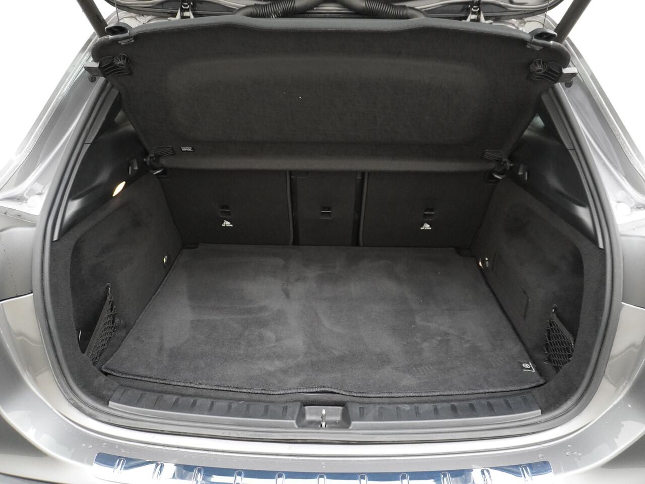 Mercedes-Benz EQA 300 4MATIC AMG Line | Camera Sfeerverlichting