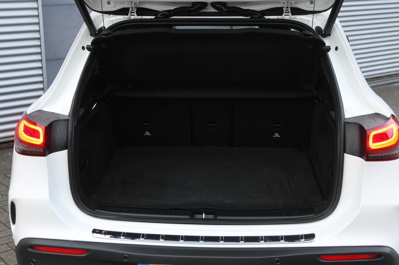 Mercedes-Benz EQA 250+ AMG Line 71 kWh I Pano.dak I Camera I Carplay