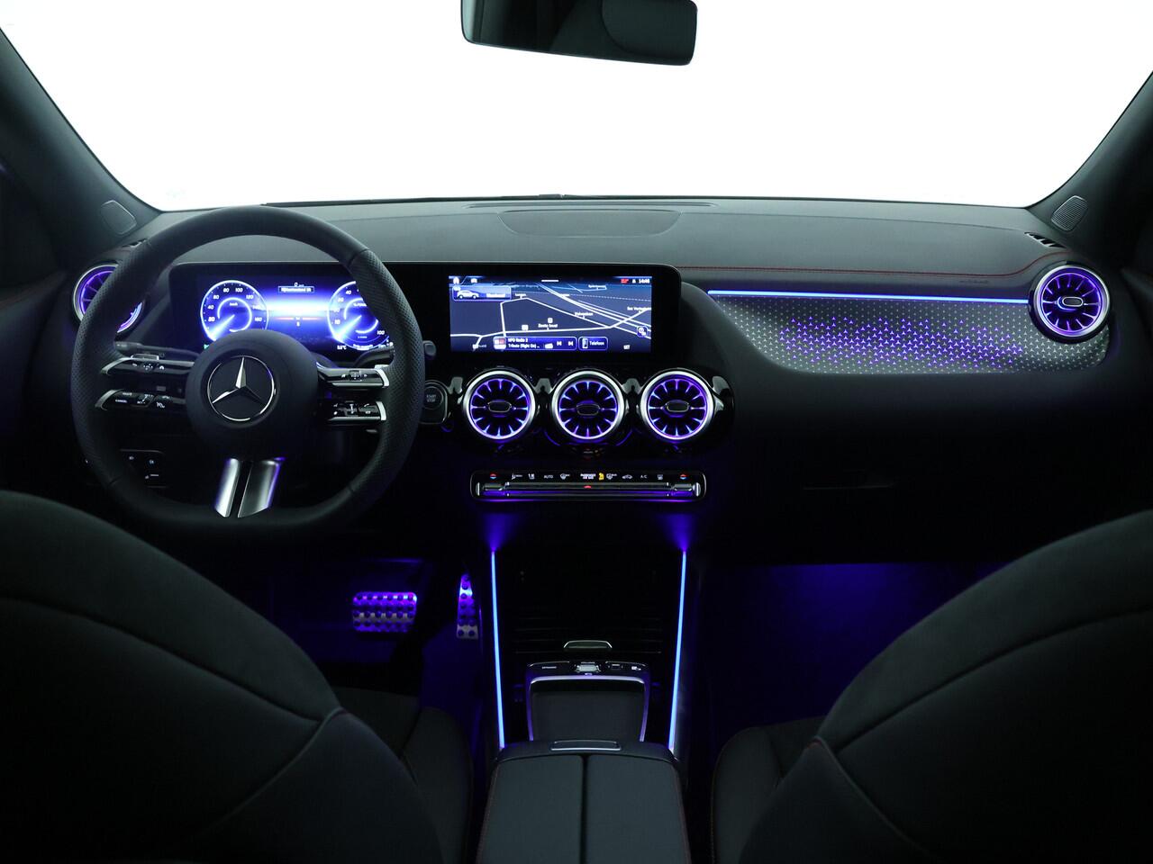 Mercedes-Benz EQA 250+ AMG Line | Nightpakket | Panorama schuif/kanteldak | Stuur - en Stoelverwarming | Parkeerpakket met achteruitrijcamera | KEYLESS-GO comfort pakket | Winter pakket | EASY PACK achterklep | Alarm SCM3