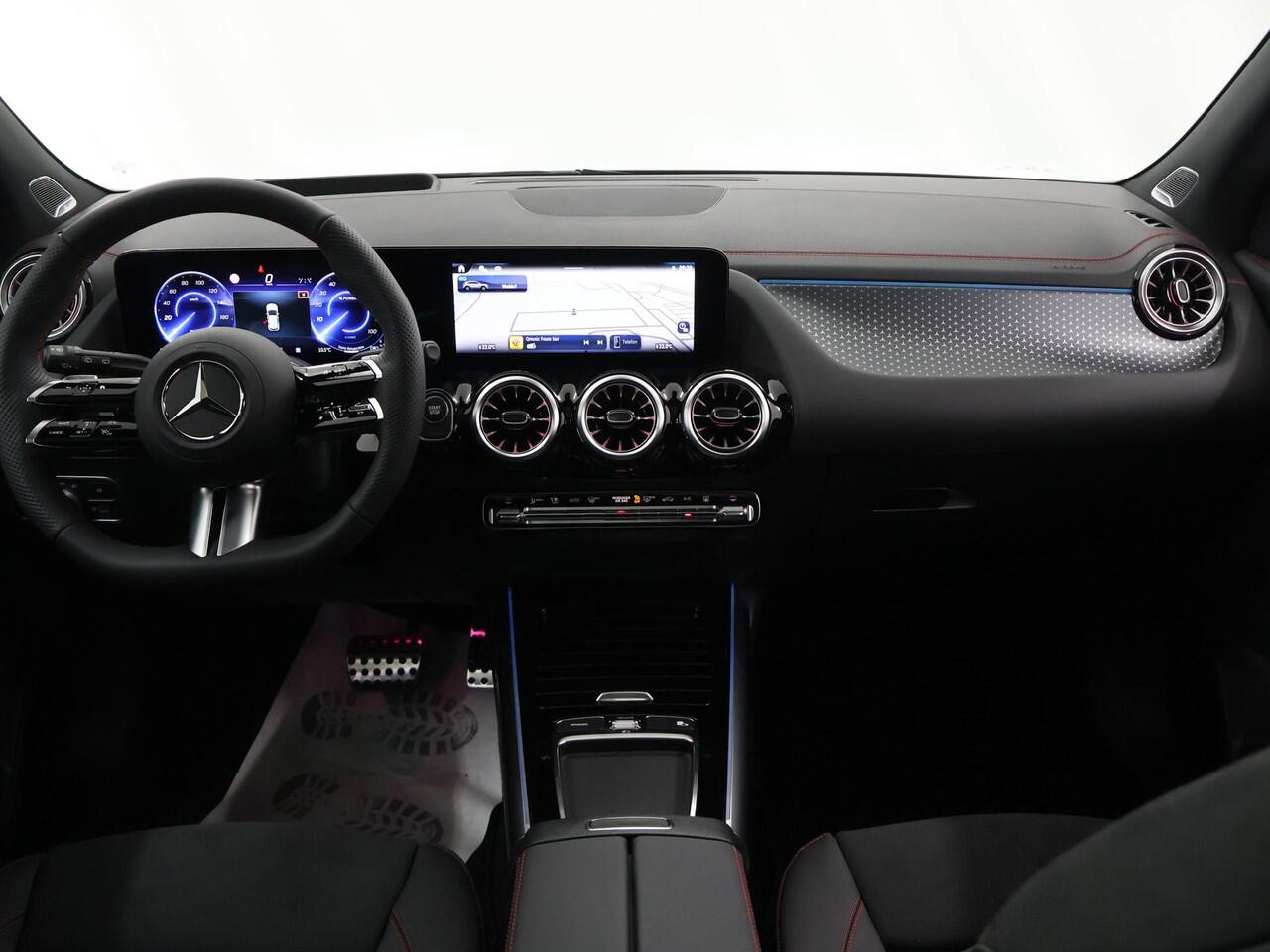 Mercedes-Benz EQA 250+ Business Solution AMG 71 kWh | Panoramaschuifdak | Dodehoekassistent | Head-up | Burmester | Winterpakket |