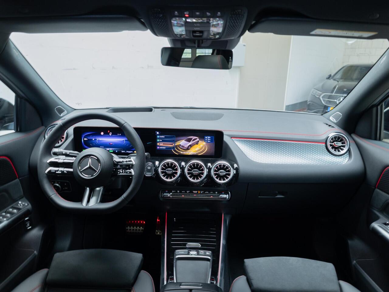 Mercedes-Benz EQA 250+ Business Solution AMG 71 kWh Panorama dak