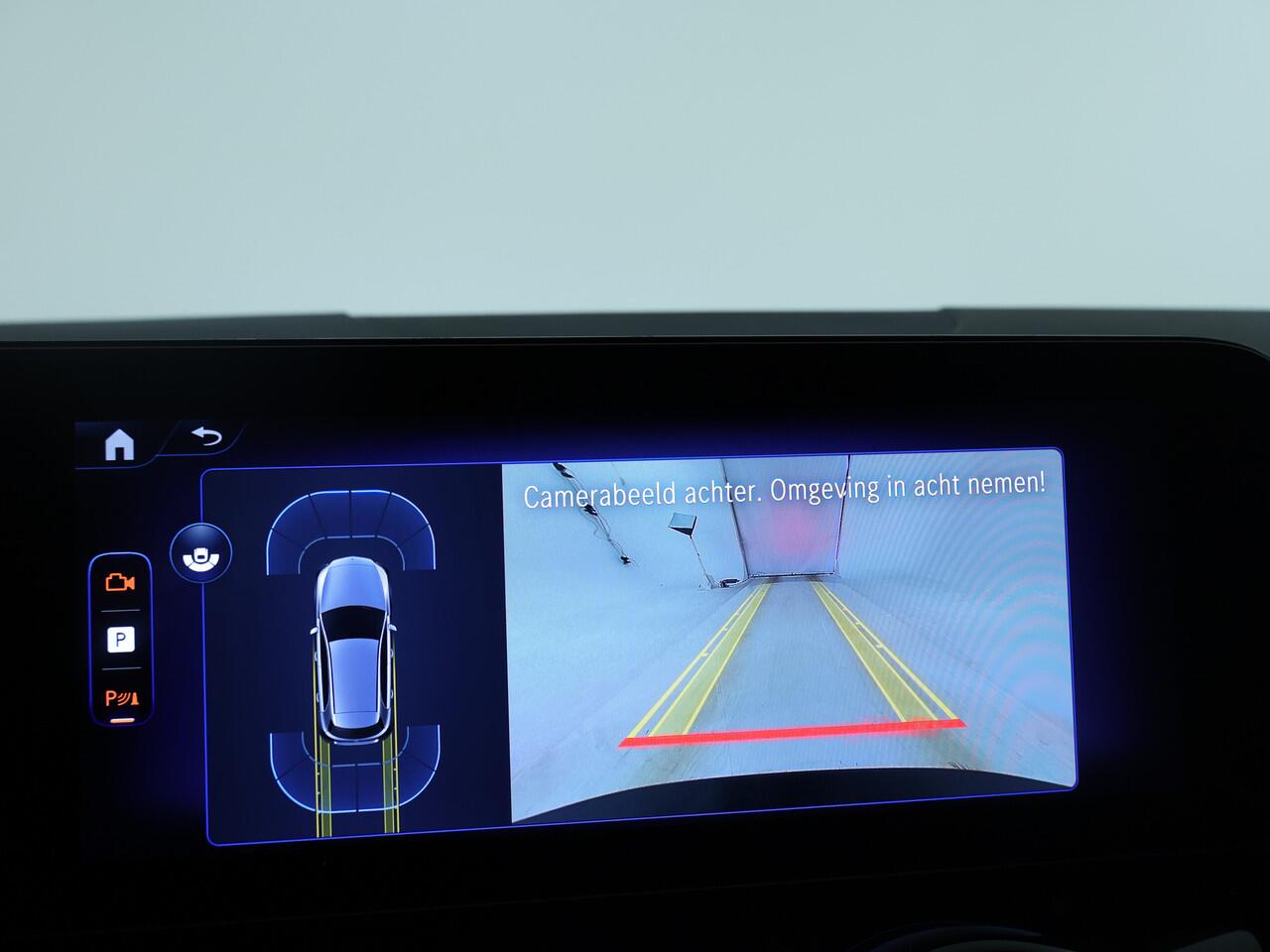 Mercedes-Benz EQA 250+ AMG Line | Nightpakket | Panorama schuif/kanteldak | Stuur - en Stoelverwarming | Parkeerpakket met achteruitrijcamera | KEYLESS-GO comfort pakket | Winter pakket | EASY PACK achterklep | Alarm SCM3