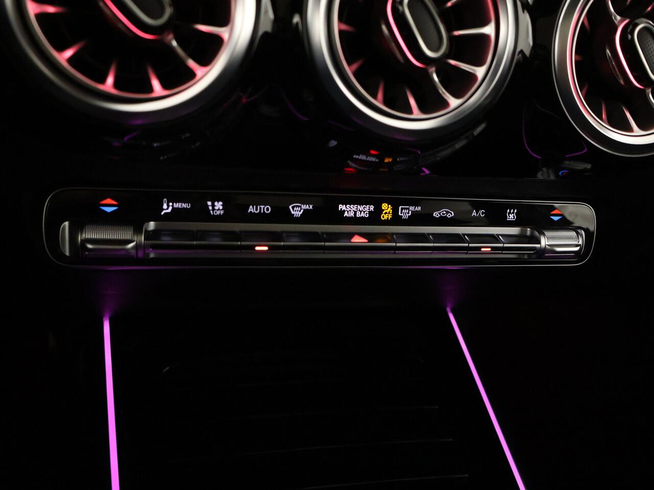 Mercedes-Benz EQA 250+ AMG Line 71 kWh | Parkeerpakket met 360°-camera | Voorstoelen met Memory | KEYLESS-GO comfort pakket | GUARD 360° Voertuigbescherming Plus | Dodehoekassistent | EASY PACK achterklep |