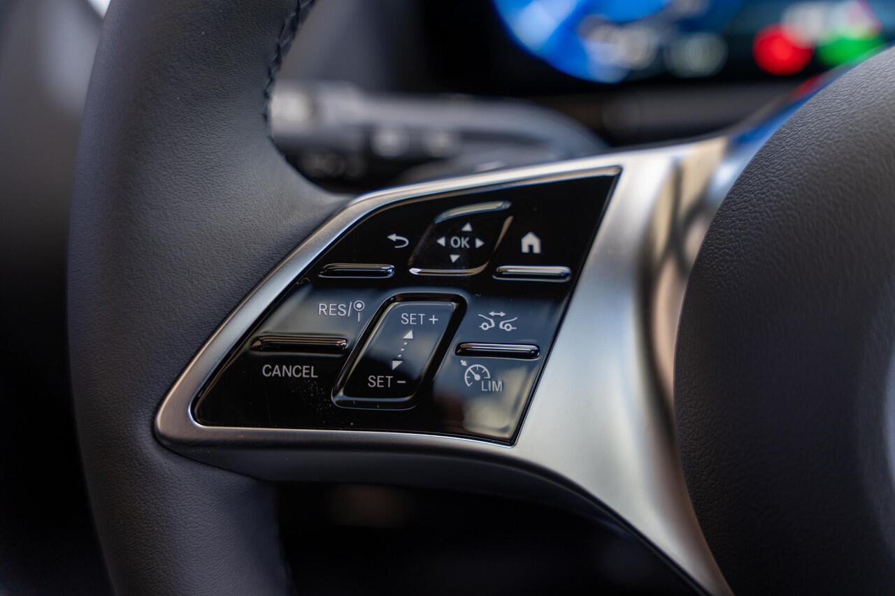 Mercedes-Benz EQA 250+ Business Solution Luxury 71 kWh | Panoramaschuifdak | Rijassistentiepakket | Winter pakket | Burmester | Achteruitrijcamera | Dodehoekassistent |