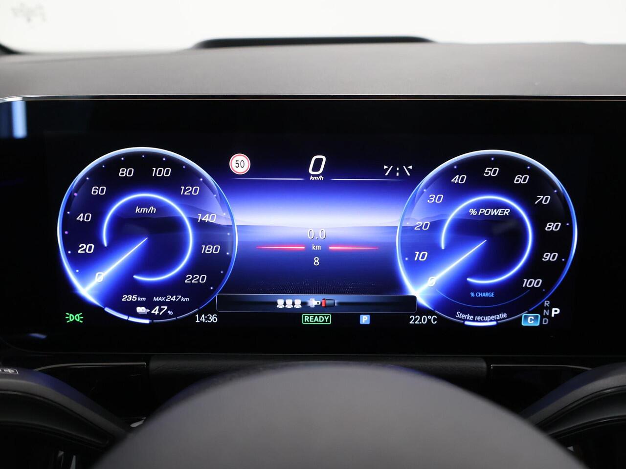 Mercedes-Benz EQA 250+ Business Solution AMG 71 kWh | Winter-pakket | Panoramadak | Burmester | Head-up display | Achteruitrijcamera | Apple carplay & Android auto