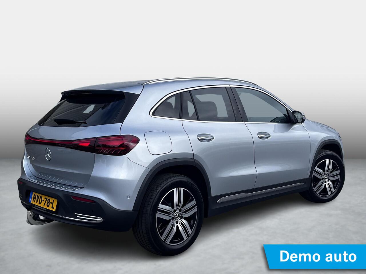 Mercedes-Benz EQA 250+ Luxury Line | Panoramadak | Trekhaak | Beige Interieur | Elektrisch Verstelbare Stoelen + Memory | 360° Camera | Donkergetint Glas Achter | Dodehoekassistent | Apple CarPlay | Android Auto | Stoelverwarming | Sfeerverlichting | Parkeersensoren