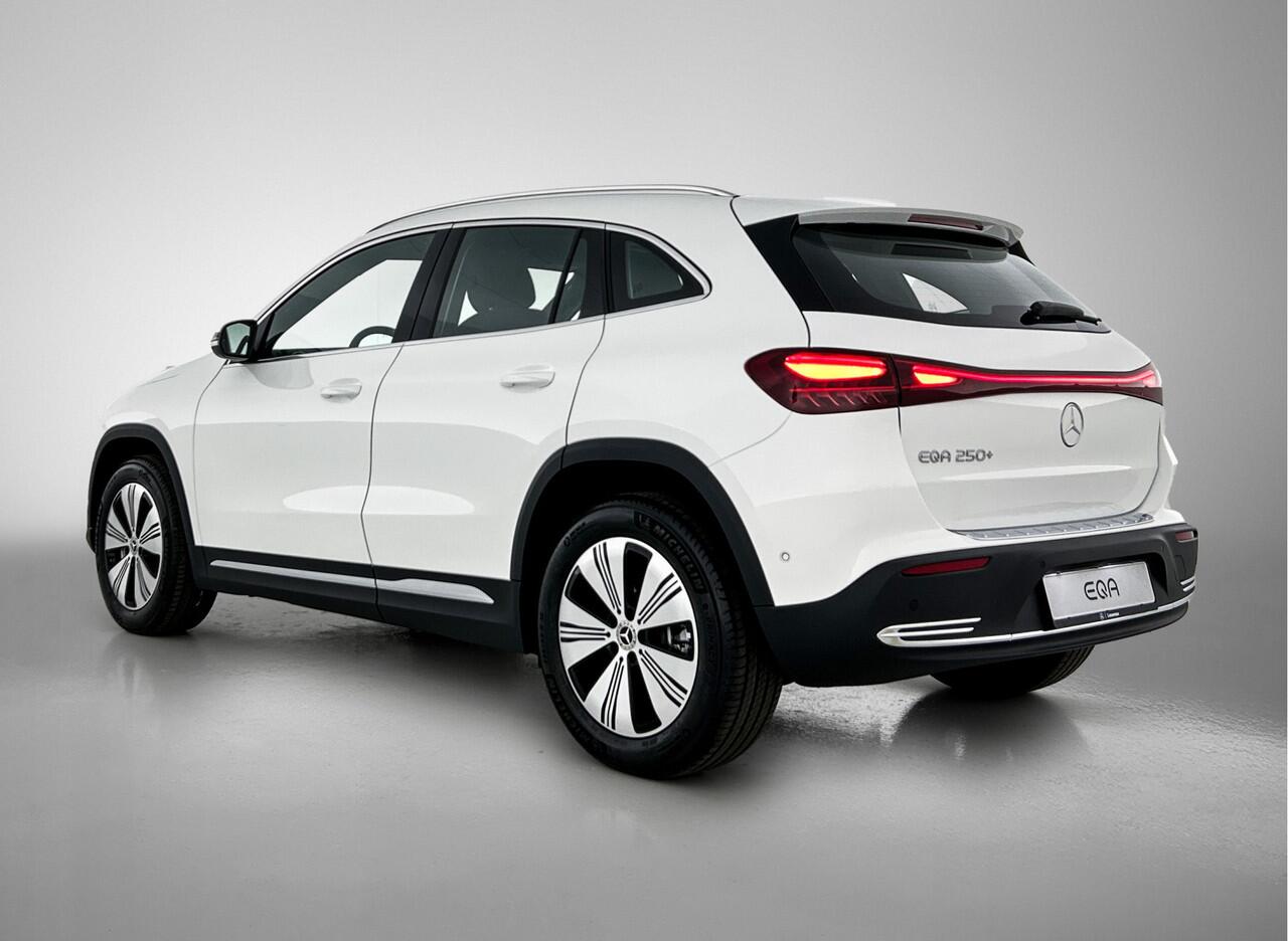 Mercedes-Benz EQA 250+ Business Solution 71 kWh | Stoelverwarming voor | Sfeerverlichting | EASY PACK achterklep | Parkeerpakket met achteruitrijcamera | Widescreen display |