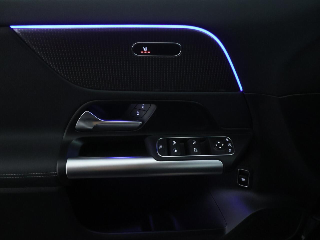 Mercedes-Benz EQA 300 4MATIC Luxury Line 67 kWh | Progressive | Led koplampen | Easy-Pack Achterklep | Spiegel Pakket | MBUX Augmented Reality | Inclusief 48 maanden MB Certified garantie voor Europa.