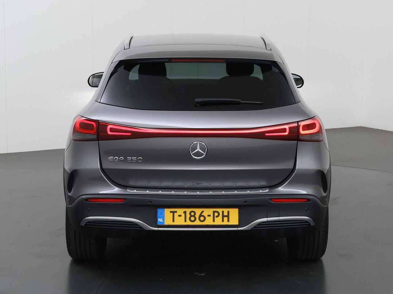 Mercedes-Benz EQA 250 Sport Edition 67 kWh | AMG | 19" lichtmetalen velgen | Stoelverwarming | Sfeerverlichting | Keyless |