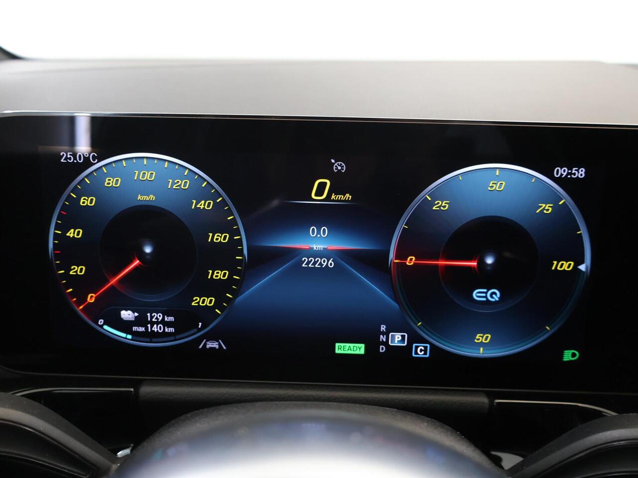 Mercedes-Benz EQA 250 Sport Edition 67 kWh | AMG | 19" lichtmetalen velgen | Stoelverwarming | Sfeerverlichting | Keyless |