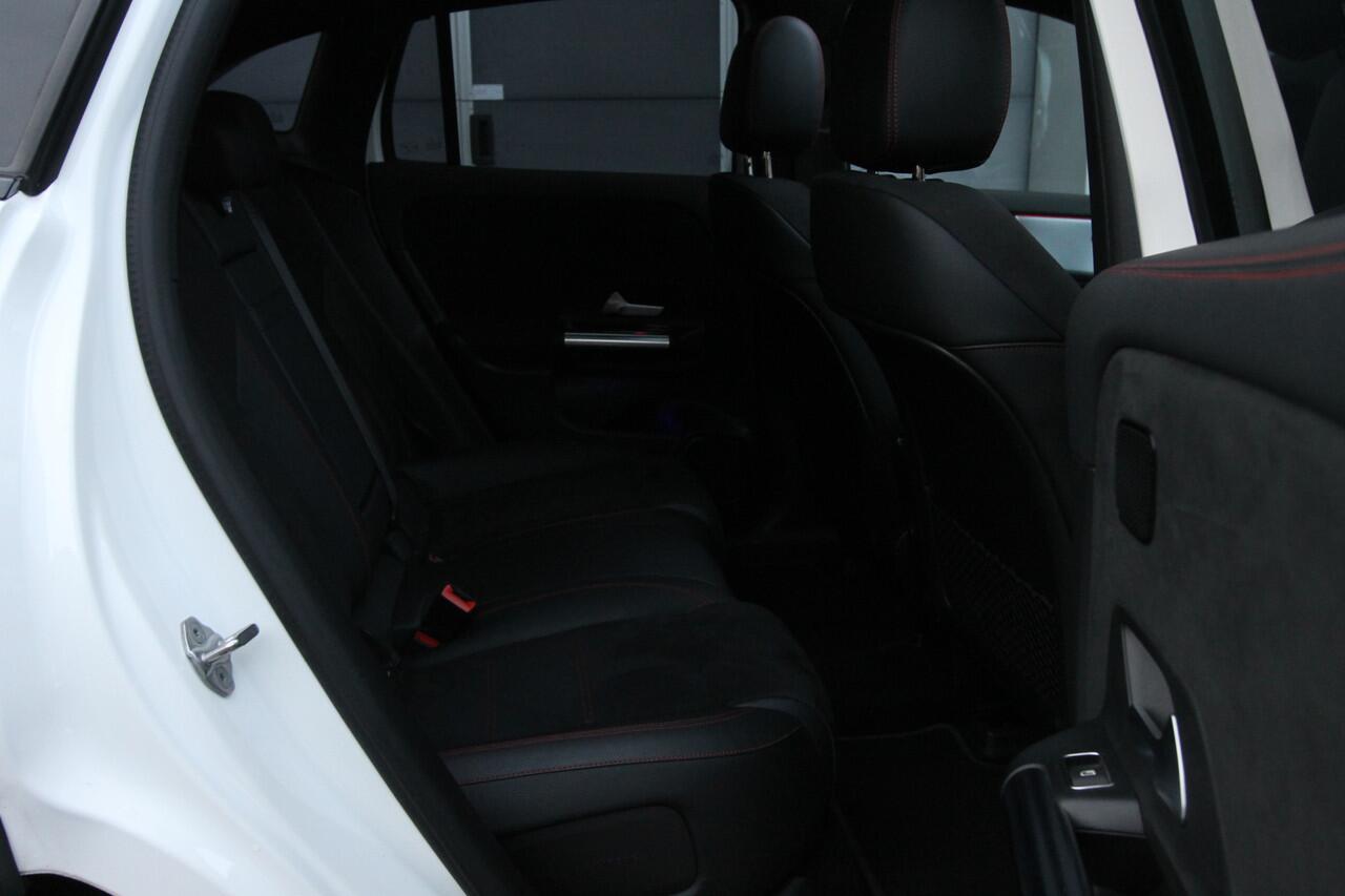 Mercedes-Benz EQA 250+ AMG Line 71 kWh I Pano.dak I Camera I Carplay