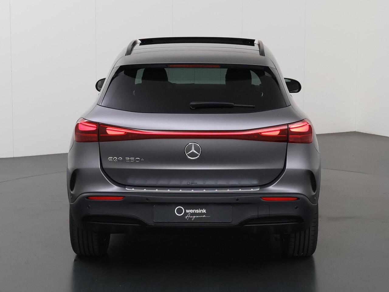 Mercedes-Benz EQA 250+ Business Solution AMG 71 kWh | Winter-pakket | Panoramadak | Burmester | Head-up display | Achteruitrijcamera | Apple carplay & Android auto