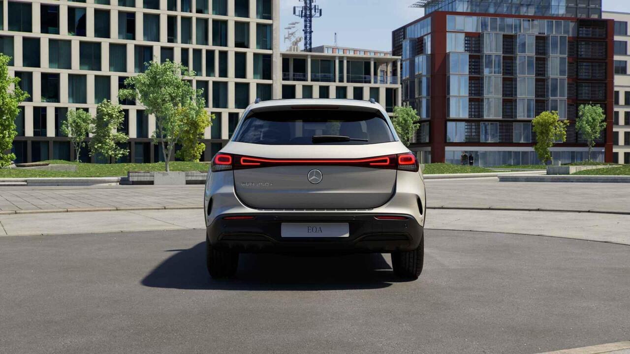 Mercedes-Benz EQA 250+ AMG Night 71 kWh | Panoramadak | Premium pakket | Advanced audio | Keyless-Go | Draadloos telefoon laden |