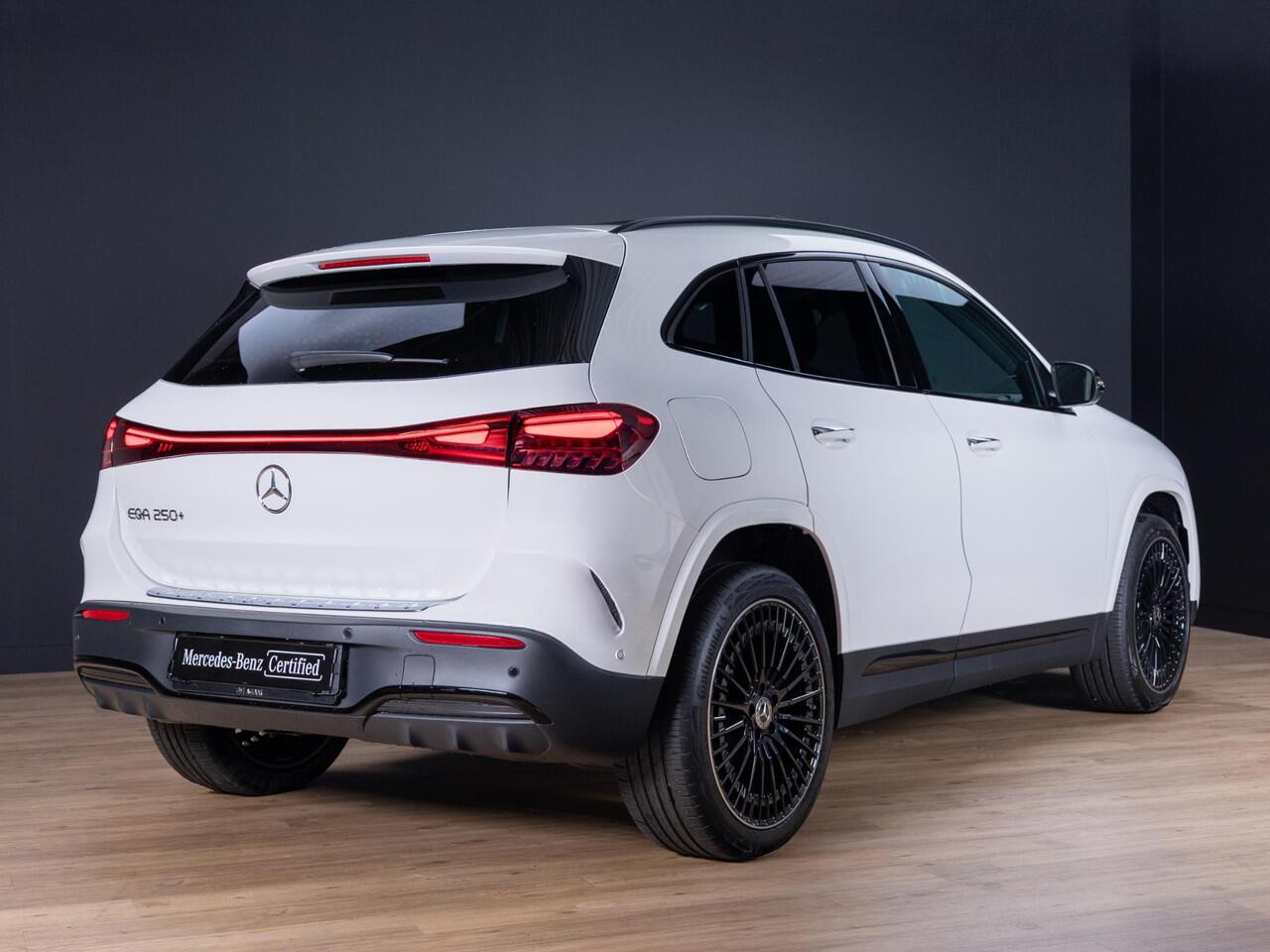 Mercedes-Benz EQA 250+ Business Solution AMG Panorama dak | Trekhaak