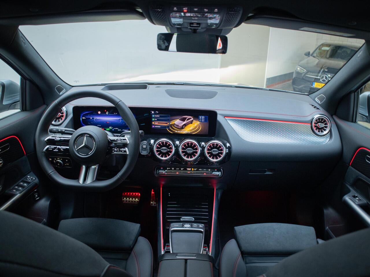 Mercedes-Benz EQA 250+ Business Solution AMG Panorama dak | Trekhaak