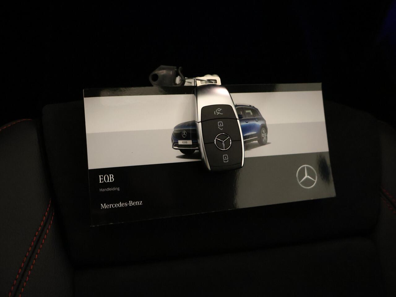 Mercedes-Benz EQB 250+ AMG Line 71 kWh | Nightpakket | Verstelbare demping | Parkeerpakket met achteruitrijcamera | KEYLESS-GO comfort pakket | Inclusief 24 maanden MB Certified garantie voor Europa.