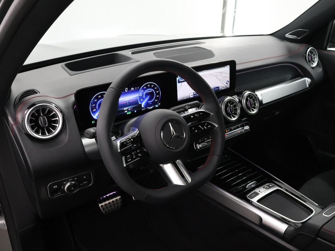 Mercedes-Benz EQB 250+ AMG Line 71 kWh | 7-Pers | Panoramadak | Dodehoek Assistent | Elektrische Stoelen met Memory | 360 Camera | Burmester Surround System | Apple Carplay/Android Auto |