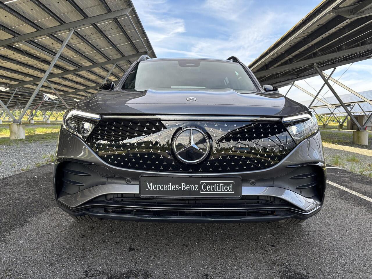 Mercedes-Benz EQB 250+ AMG Line 71 kWh | Night | Facelift | Panoramadak | Sfeerverlichting | Parkeercamera | Stoelverwarming |