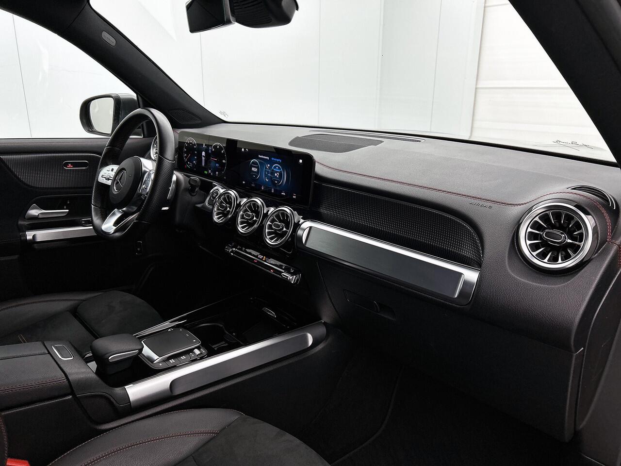 Mercedes-Benz EQB 300 4MATIC AMG Line 67 kWh AMG Line | Stoelverwarming | Ledkoplampen | Achteruitrijcamera | Sfeerverlichting | Dodehoek Assist. Inclusief 24 maanden MB Certified garantie voor Europa.