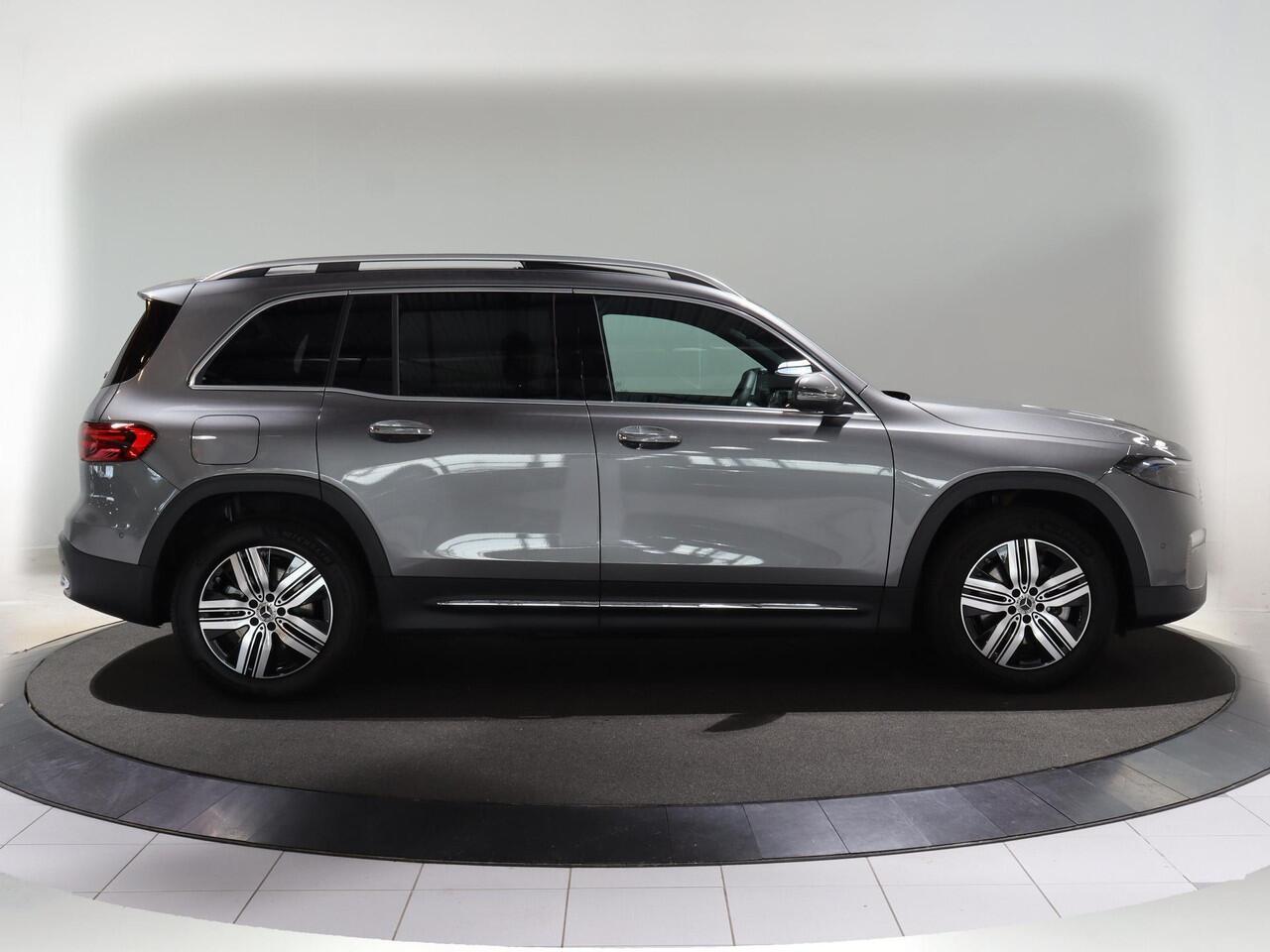 Mercedes-Benz EQB 250+ Luxury Line | Camera | Panorama dak | Zitcomfort Pakket | Getint Glas