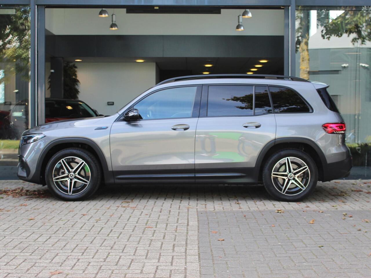 Mercedes-Benz EQB 300 4MATIC AMG Line 67 kWh / 23.000KM / PANO / NAVI / BLINDSPOT / 360 CAMERA / CLIMATE / STOELV. / E.L. ACHTERKLEP / PRIVACY GLASS / 18''