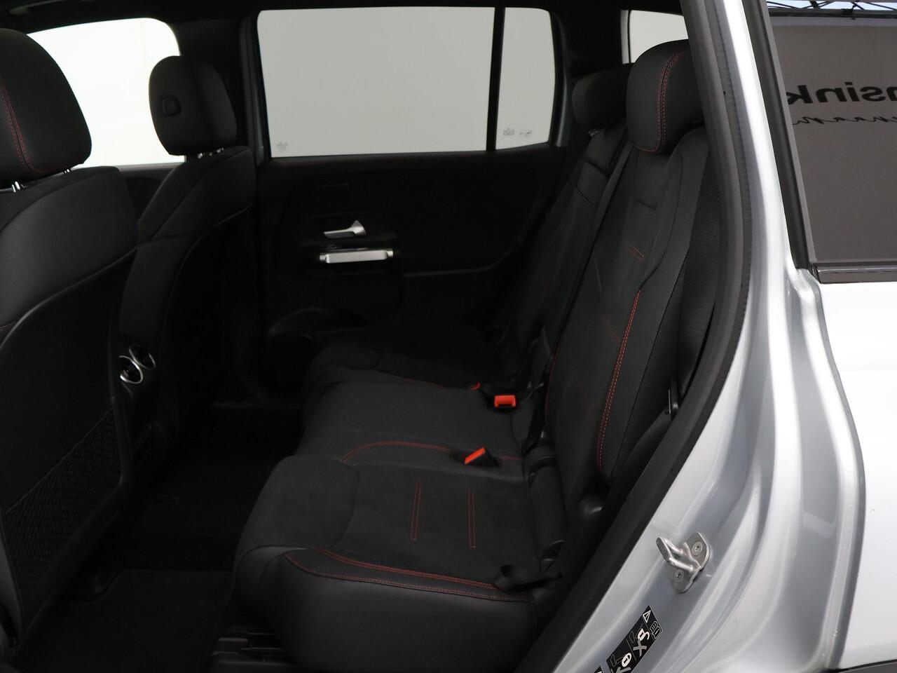 Mercedes-Benz EQB 250+ AMG Line | Stoelverwarming | Panoramaschuifdak | Sfeerverlichting | Keyless go | Premium pakket